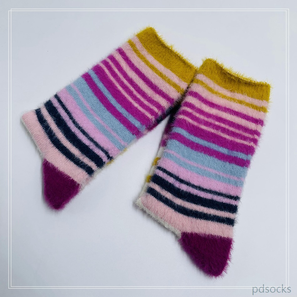 Wholesale women medium feather fuzzy cosy socks home socks fuzzy sock 