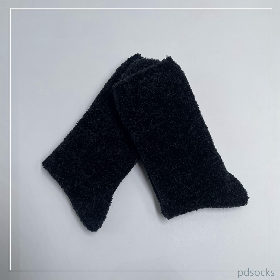 Wholesale women black color chenille yarn fuzzy cosy socks home socks fuzzy sock 