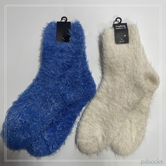 Custom and wholesale long feather yarn knitted women socksfleece cosy sock 