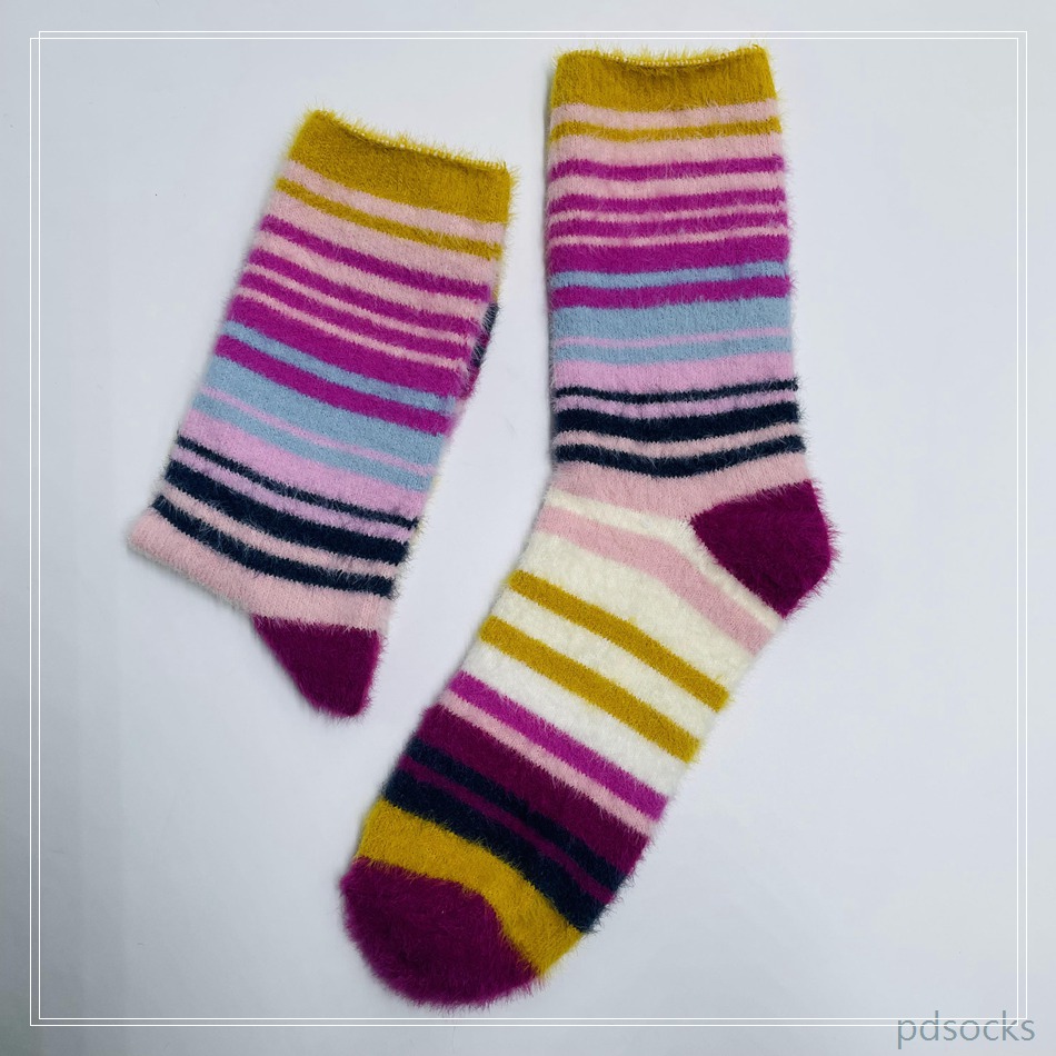 Wholesale women medium feather fuzzy cosy socks home socks fuzzy sock 