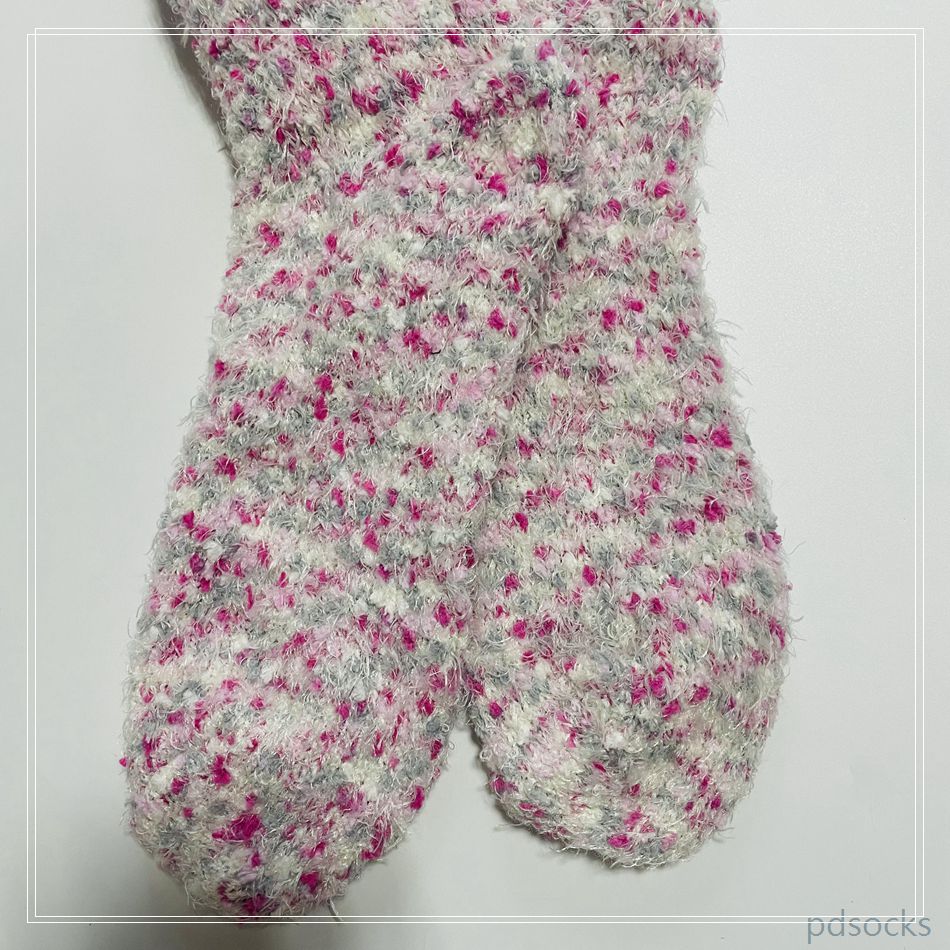 Wholesale and custom colored dot feather yarn knitted warm home socks