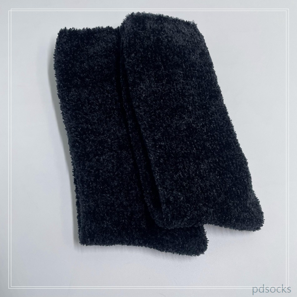 Wholesale women black color chenille yarn fuzzy cosy socks home socks fuzzy sock 