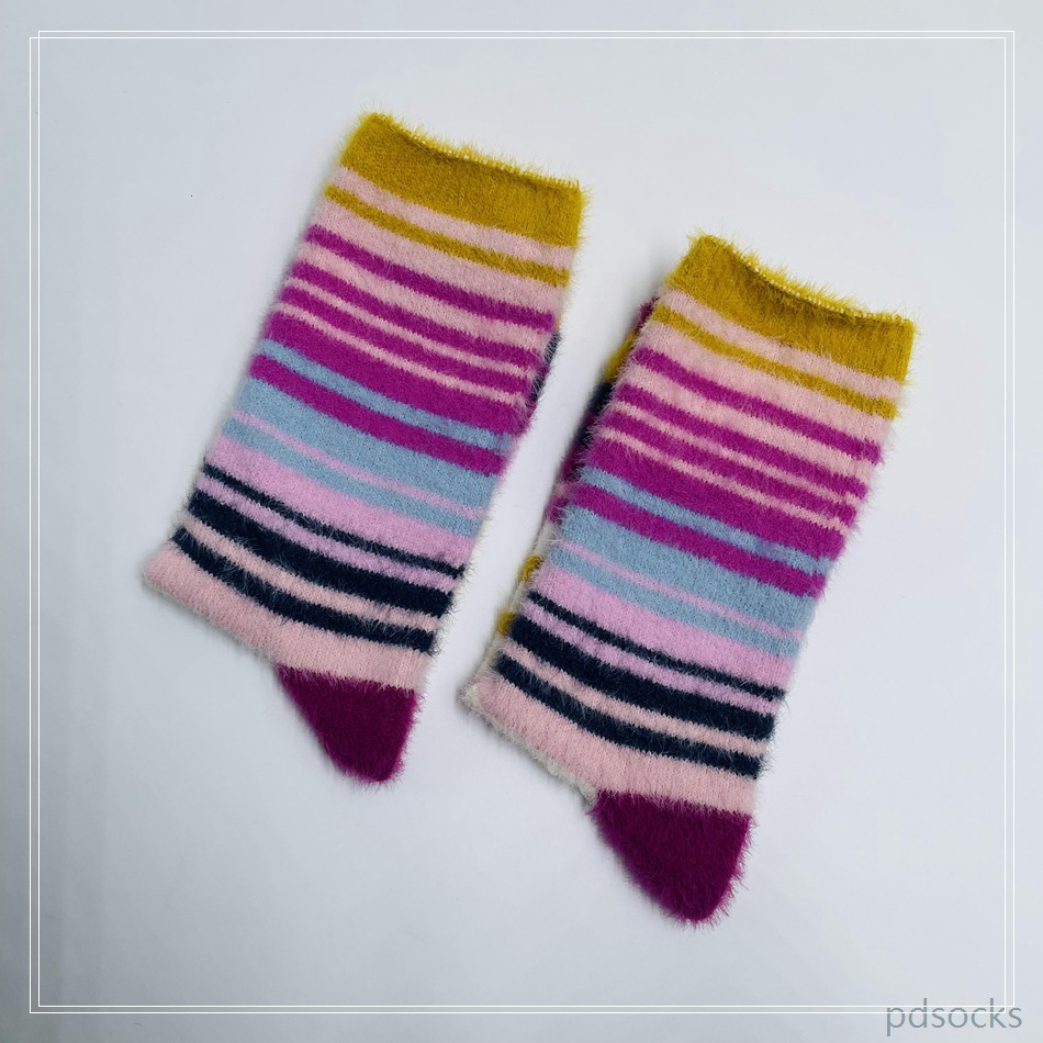 Wholesale women medium feather fuzzy cosy socks home socks fuzzy sock 