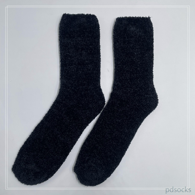 Wholesale women black color chenille yarn fuzzy cosy socks home socks fuzzy sock 