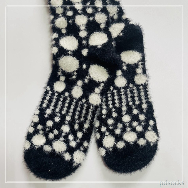Wholesale imitated fleece knitted coys fuzzy women socks warm socks sleep sock 