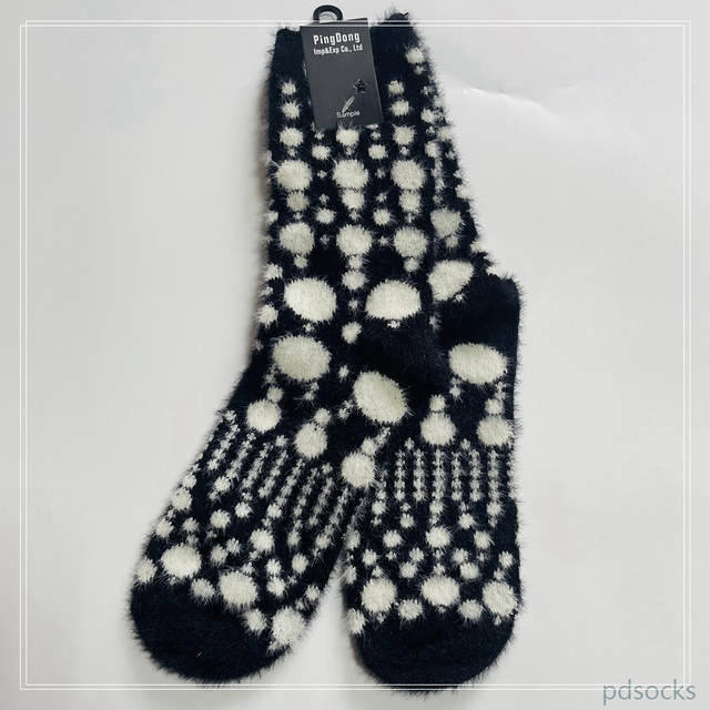 Wholesale imitated fleece knitted coys fuzzy women socks warm socks sleep sock 
