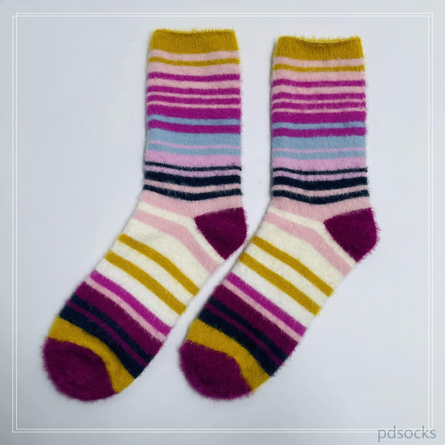 Wholesale women medium feather fuzzy cosy socks home socks fuzzy sock 