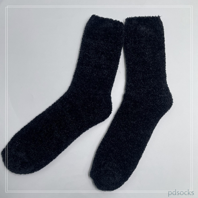 Wholesale women black color chenille yarn fuzzy cosy socks home socks fuzzy sock 