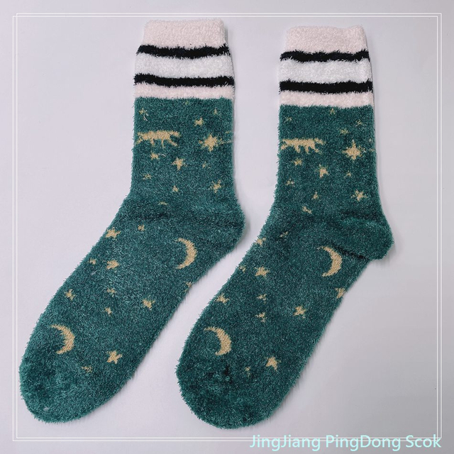 Wholesale hot salefeather yarn cosy sock moon and star design home sock fashion women kids socks 