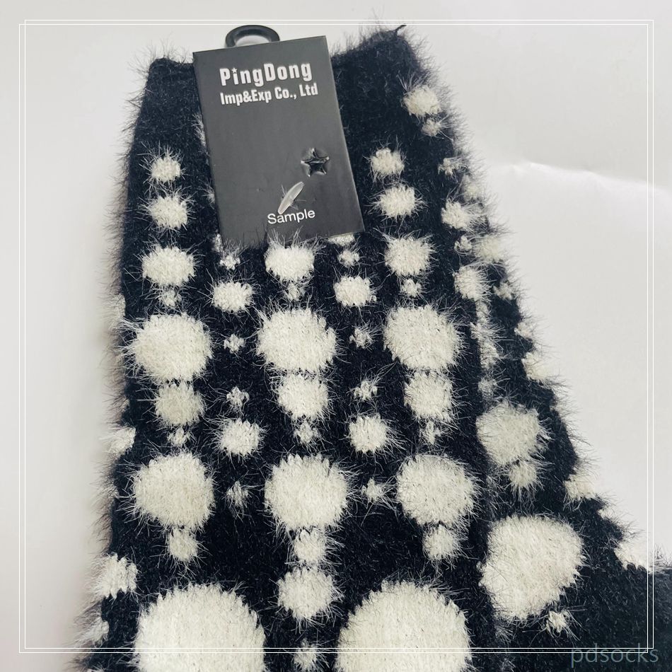 Wholesale imitated fleece knitted coys fuzzy women socks warm socks sleep sock 