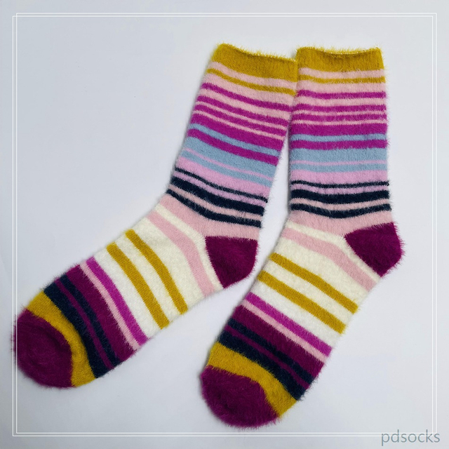 Wholesale women medium feather fuzzy cosy socks home socks fuzzy sock 